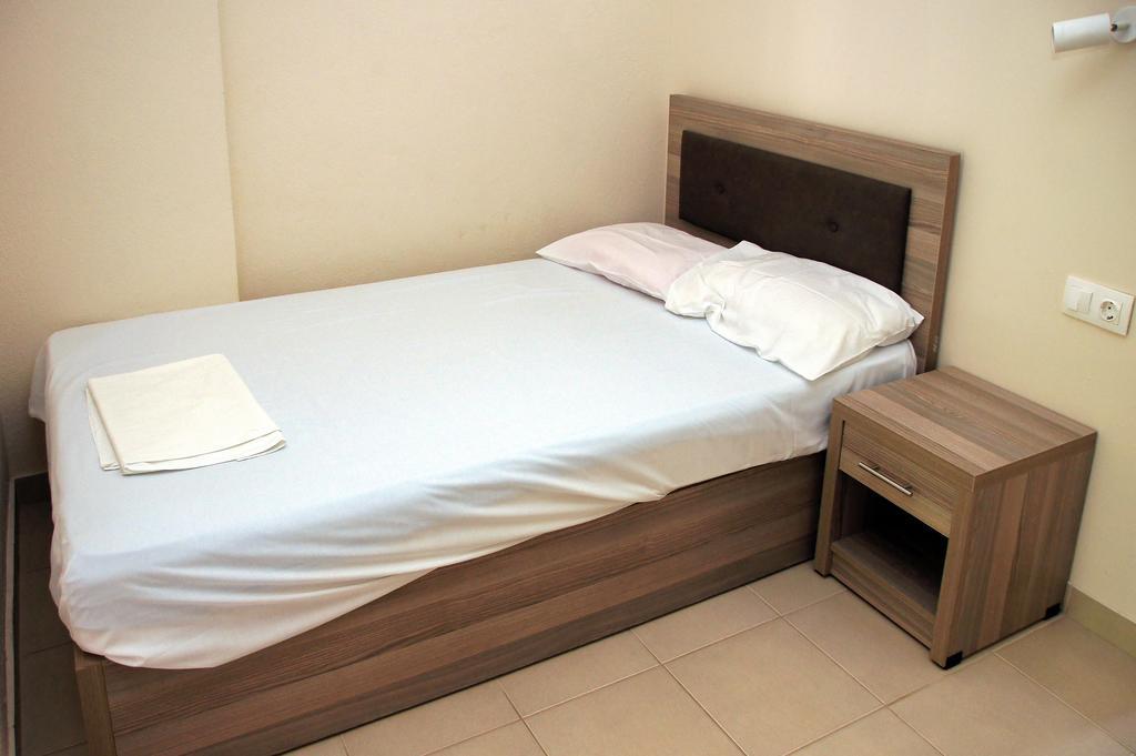 Priona Rooms Paralía Skotínis Eksteriør bilde