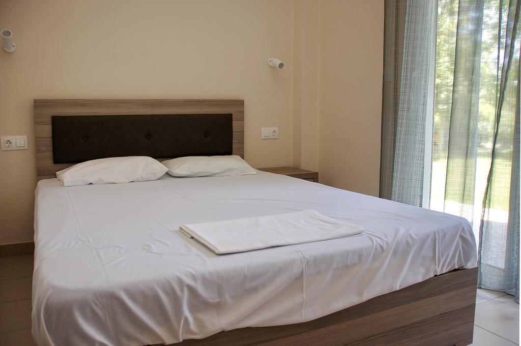 Priona Rooms Paralía Skotínis Eksteriør bilde